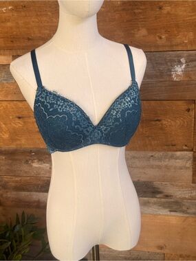 Victoria's Secret Dream Angels Teal Metallic Wireless Bra Size 38B Lace Detail.